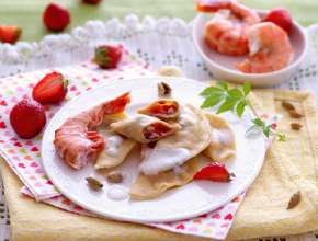 Erdbeer-Garnelen-Nudeltaschen auf Limonenschaum