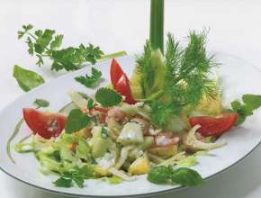 Salat mit Honigmelone, Ananas und Shrimps