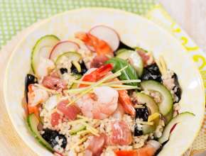 Reissalat mit rohem Fisch und Limetten-Wasabi-Dressing
