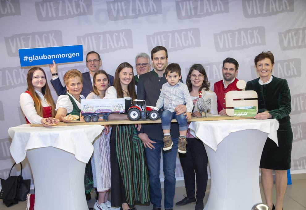 Innovationspreis Vifzack 2024 – die erstplatzierte Familie Hütter 