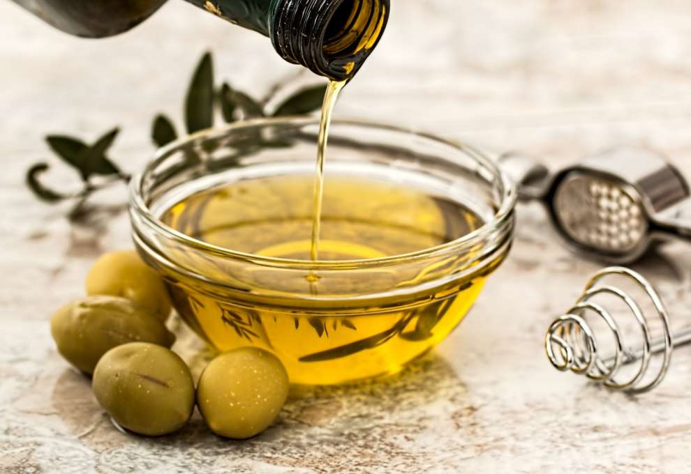 Olivenöl für Sommersalate