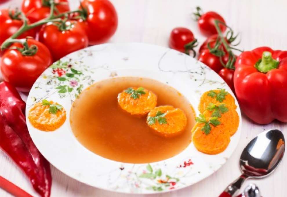 Paradeiserschöberln in klarer Paradeiser-Suppe