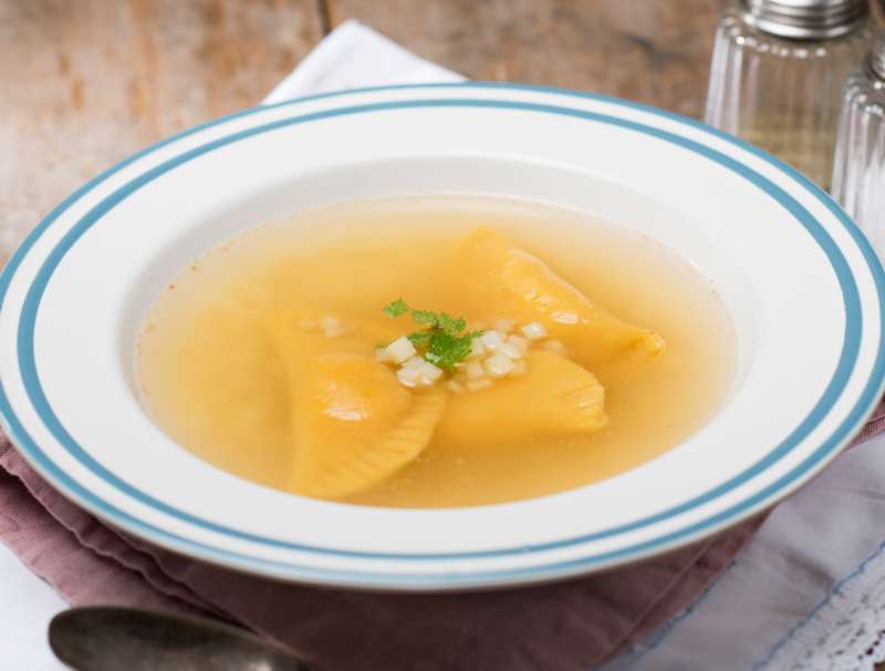 Klare Suppe mit Frittaten » Kochrezepte von Kochen &amp; Küche